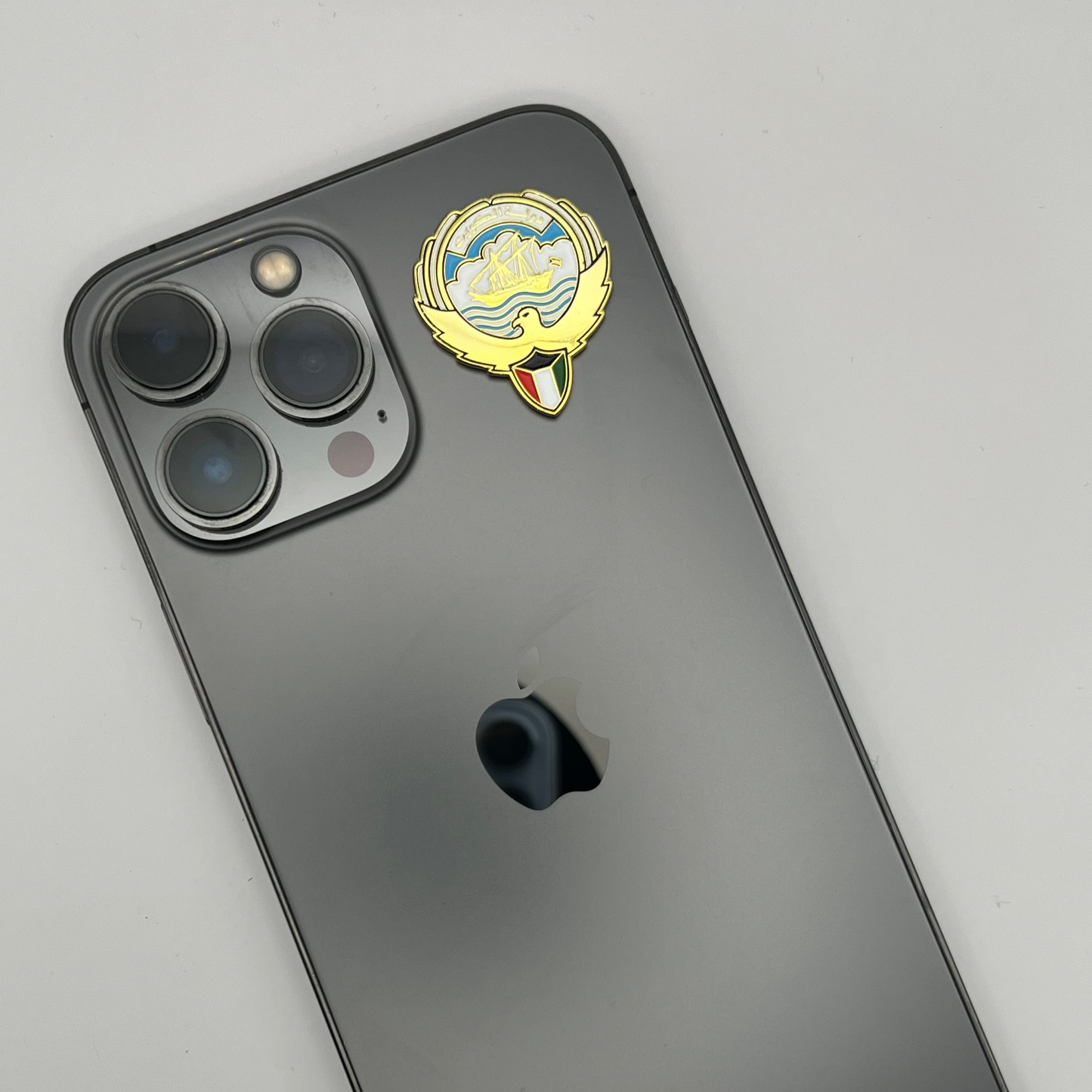 STATE OF KUWAIT SYMBOL METAL PIN (GOLD)